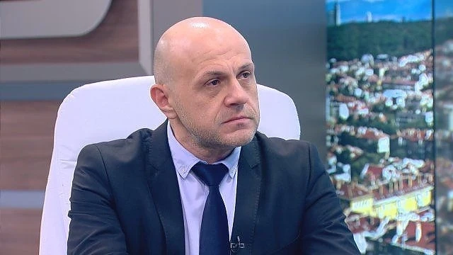 Томислав Дончев: Едва ли Светлана трябва да шие гоблени вкъщи, като ми е съпруга