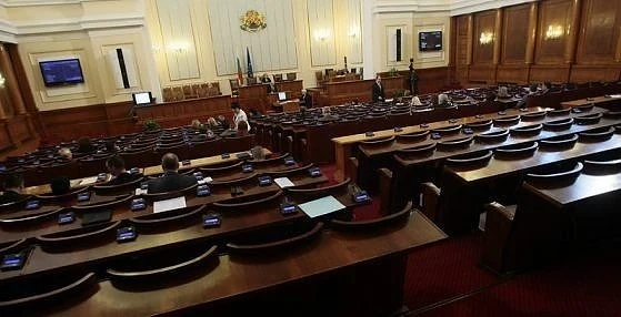 БСП внесоха искането си депутатите да нямат ваканция, ГЕРБ ги обвиниха в популизъм