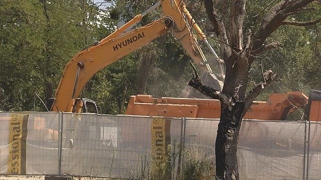 12 часа без ток и вода в центъра на Варна, улица пропадна заради строеж