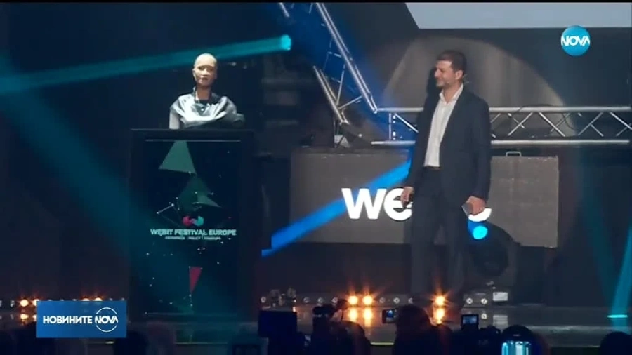 Бъдещето днес е в София - роботът София откри Webit
