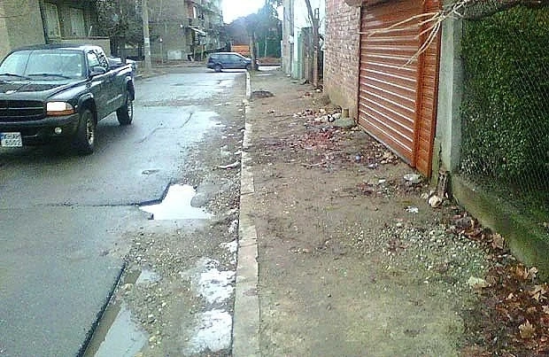 Съвет към германските туристи у нас: Внимавайте по тъмно, на тротоарите дебнат опасни дупки