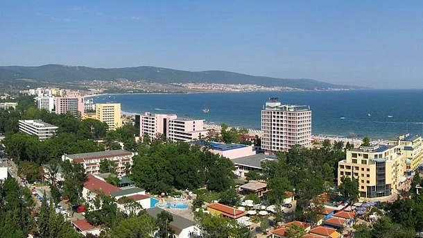 20 съоръжения върху Южния плаж в Слънчев бряг нямат одобрение от министъра на туризма или от кмета