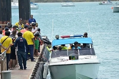 Корабче с туристи се преобърна край остров Пукет в Тайланд, загинали са 10 китайци