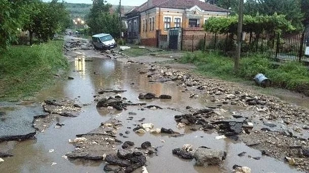 Остава бедственото положение в три общини във Врачанско след дъждовете