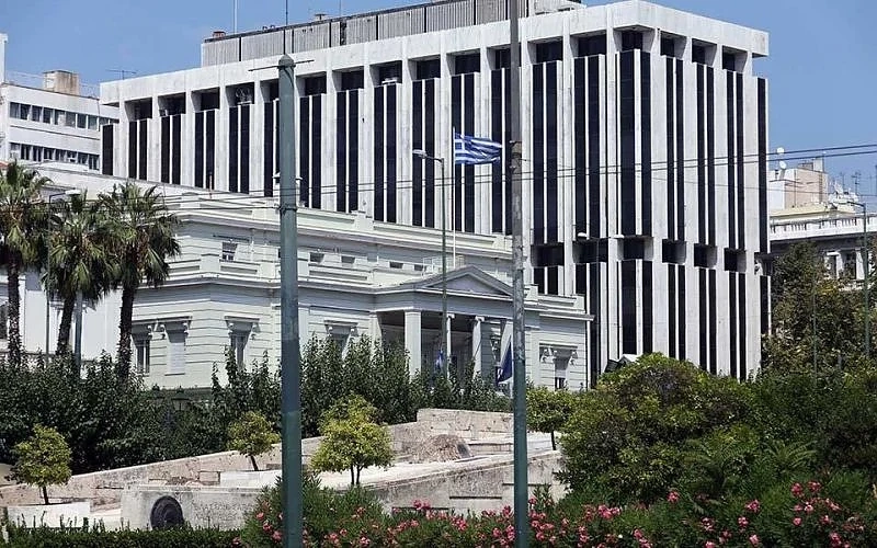 Гърция ще изгони двама руски дипломати