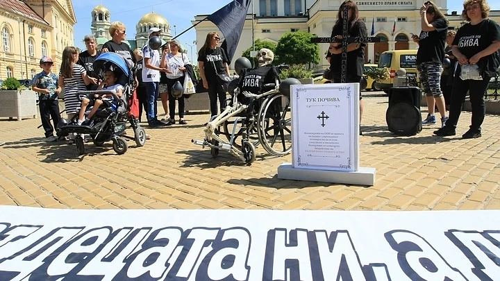 Майките на деца с увреждания започват \