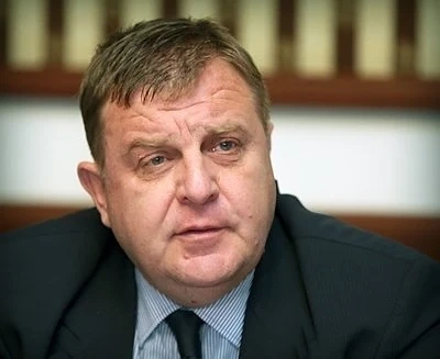 Каракачанов открива изложбата на спасените бойни знамена