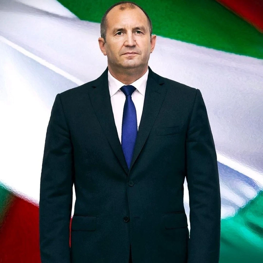 Радев: Очаквам политика, чиито грешки да не се изкупват с оставки