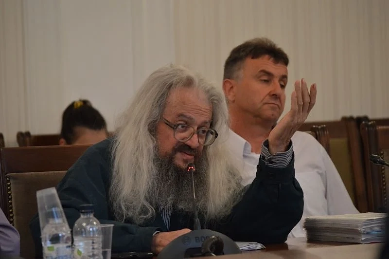 Босия напусна гневен комисията в парламента, иска резултати до 24 часа