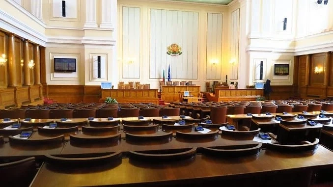 Депутатите задължиха Министерския съвет да не подписва споразумения за обратно приемане на мигранти