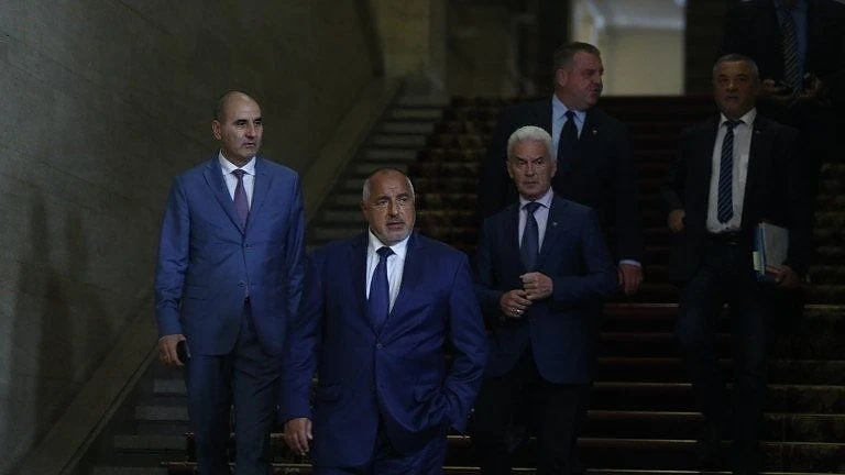 След физическата разправа в парламента Борисов успокои: Коалицията е стабилна