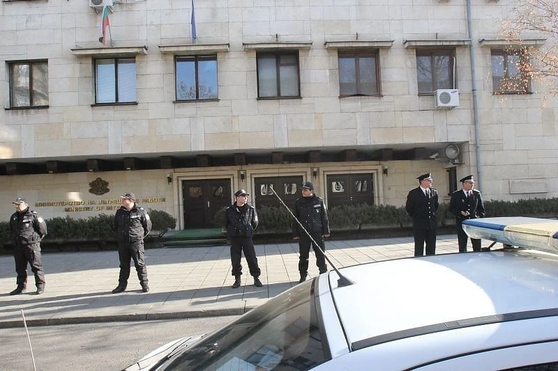 Четири пъти по-малко областни дирекции на МВР предлага Световната банка