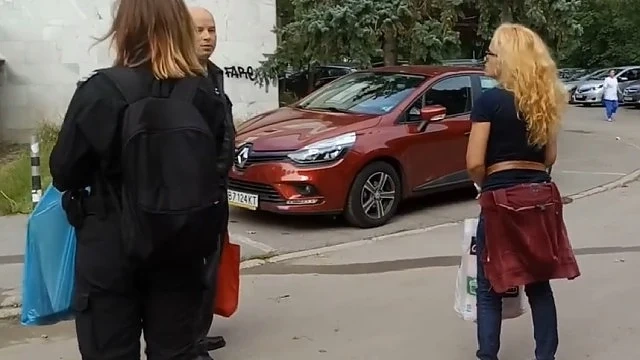 Приеха Десислава Иванчева в болница, отведоха я там с белезници