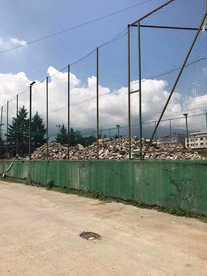 Футболните игрища до УНСС в Студентски град са разрушени