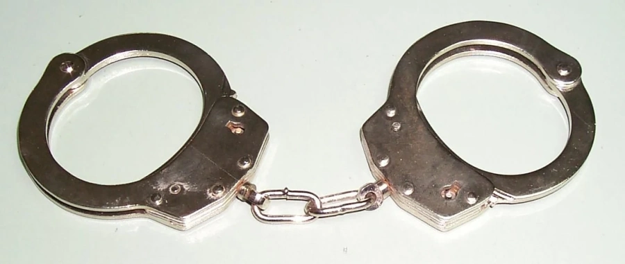 Задържаха старши разследващ полицай, взел подкуп