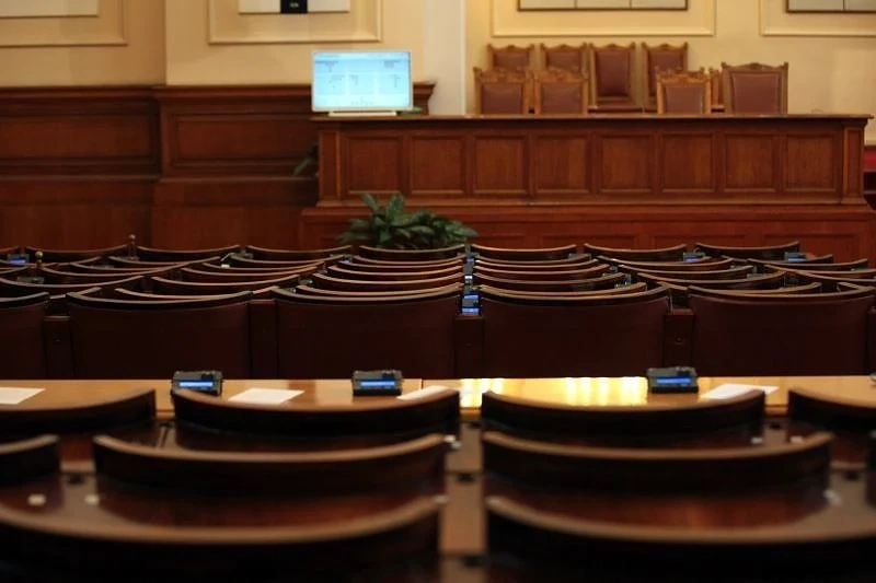 Депутатите се завръщат в парламента след лятната ваканция