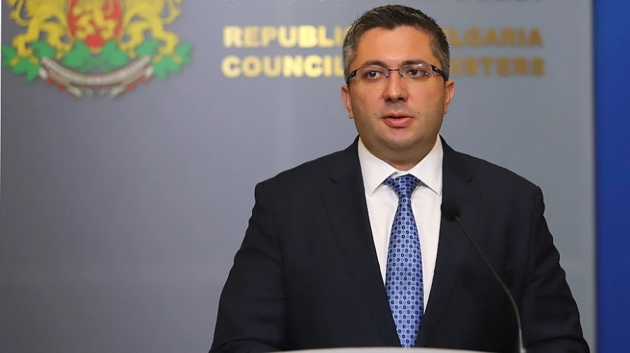 Нанков спира поръчката на АПИ за луксозните джипове