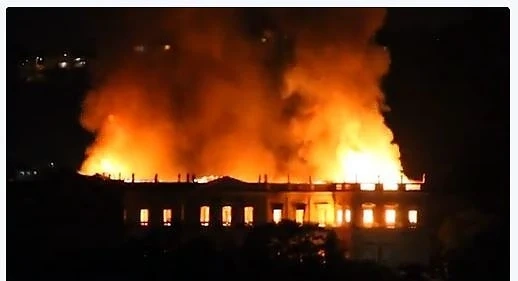 Пожар унищожи всички експонати в Националния музей на Бразилия