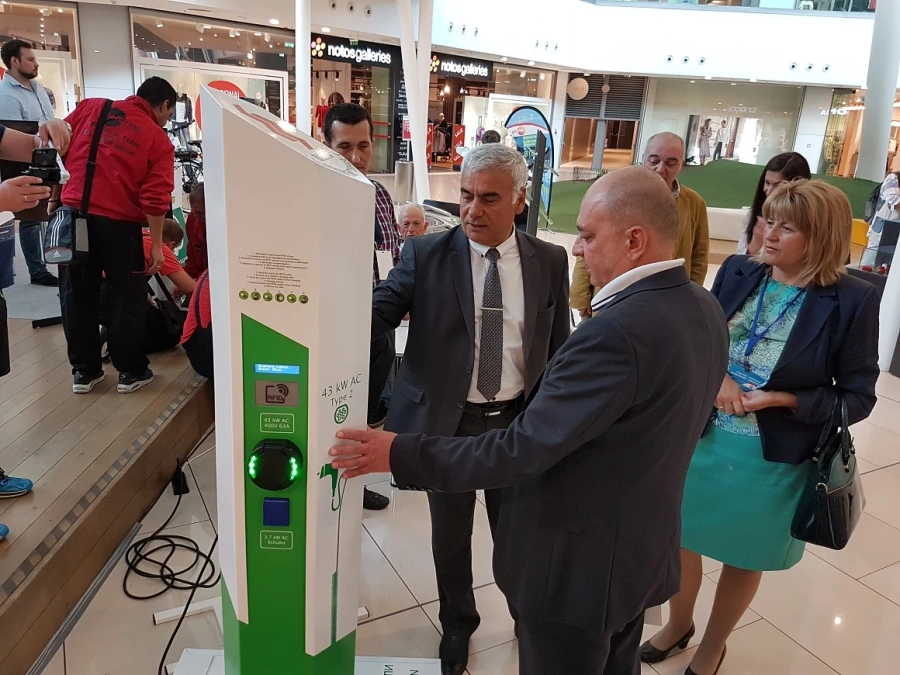 Зам.-министър Николай Кънчев от ВМРО откри Electro Mobility Expo в София 