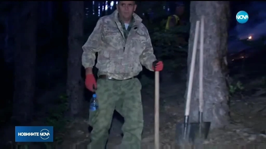 Пожарът в Благоевградско стигна близко село 
