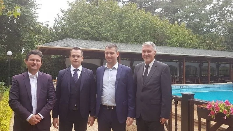 ДБГ обвини ГЕРБ и патриотите в мутренски рекет