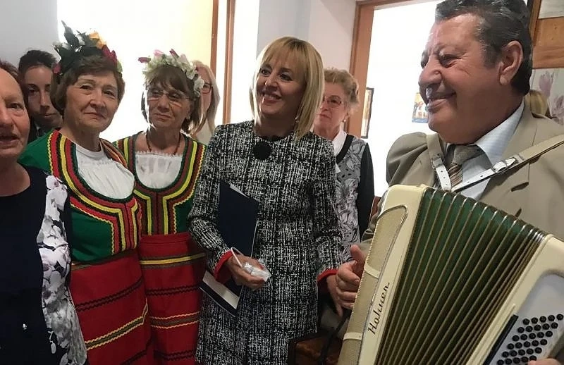 Манолова иска минималните пенсии да стигнат линията на бедността