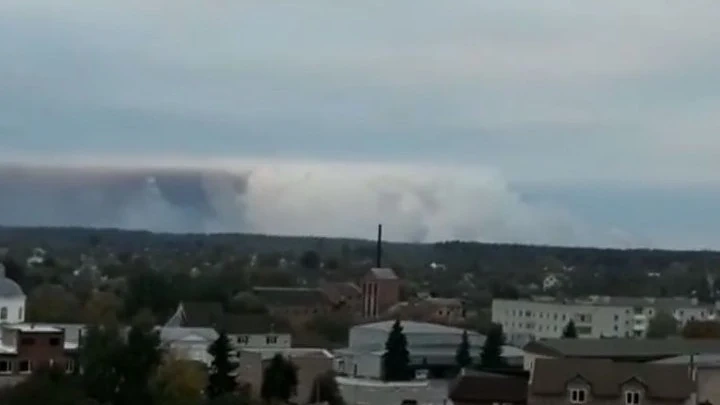 Хиляди евакуирани след взрив в склад за боеприпаси в Украйна