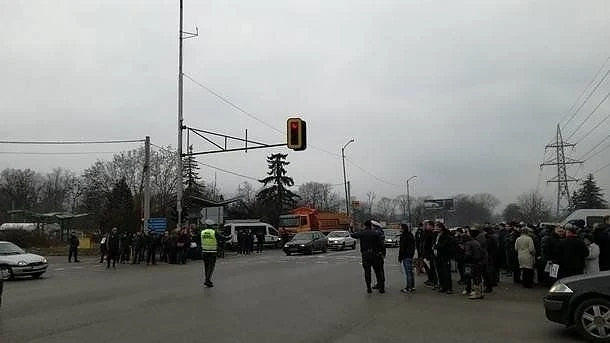Хора от 6 столични квартала блокираха Цариградско шосе