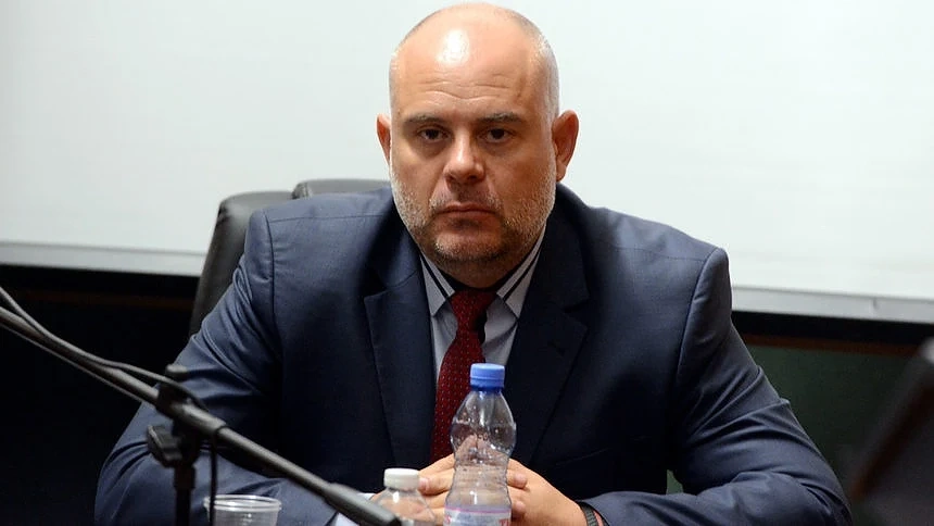 Разкрита е печатница, произвела 12 млн. фалшиви евро и долари