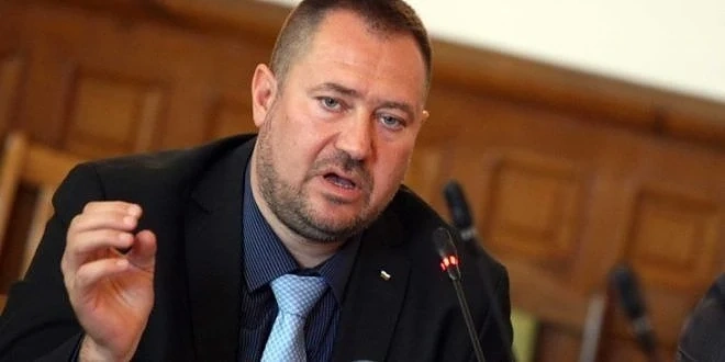 Шефът на агенцията за българите в чужбина и 20 служители са арестувани