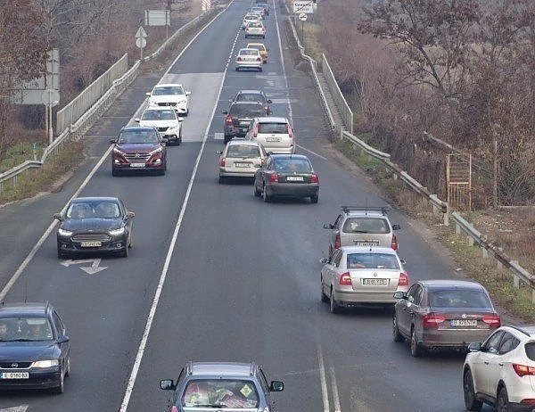 Окончателно: Увеличиха данъците на старите коли