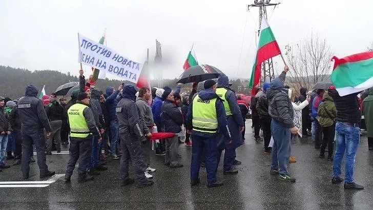 11 души са задържани при протестите в неделя