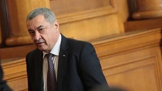 Симеонов избрал Николова, защото била професионалист. Между тях нямало химия и \'помисли дори\'