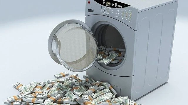 Полицаи откриха 350 000 евро скрити в пералня