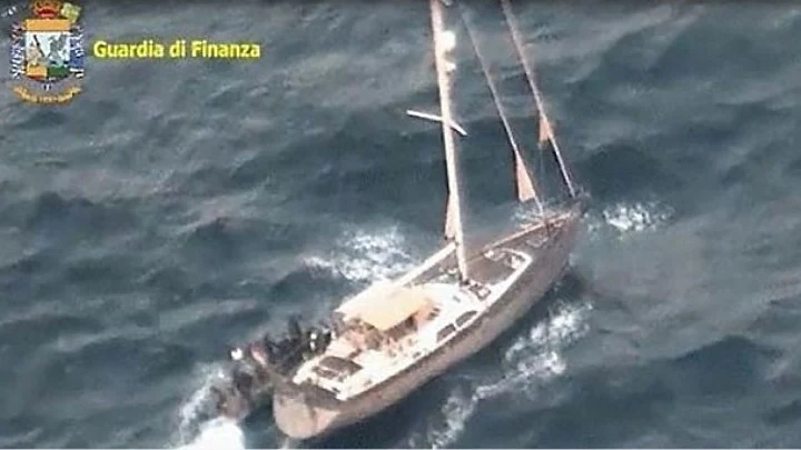 Двама българи са задържани с 11 тона хашиш на яхта в Средиземно море