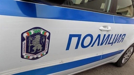 Данъчен служител е заловен с 15 хил. лв. подкуп