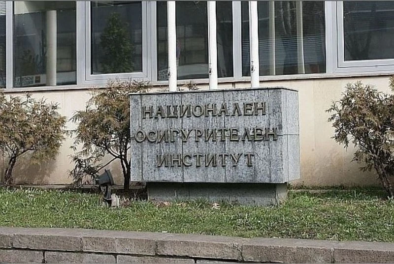 Плащат пенсии и коледни добавки от 7 декември