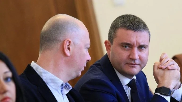 Горанов приел жилището заради земетресението в Перник
