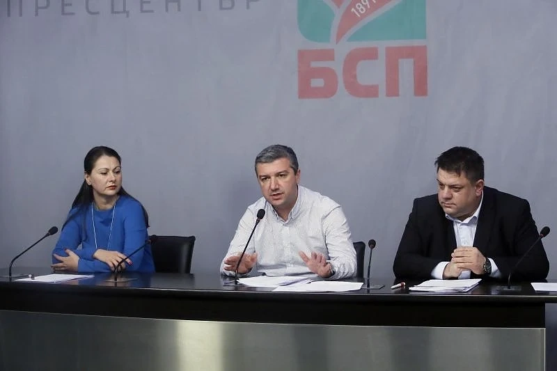 Драгомир Стойнев: На държавната администрация са изплатени 118 млн. лв. бонуси