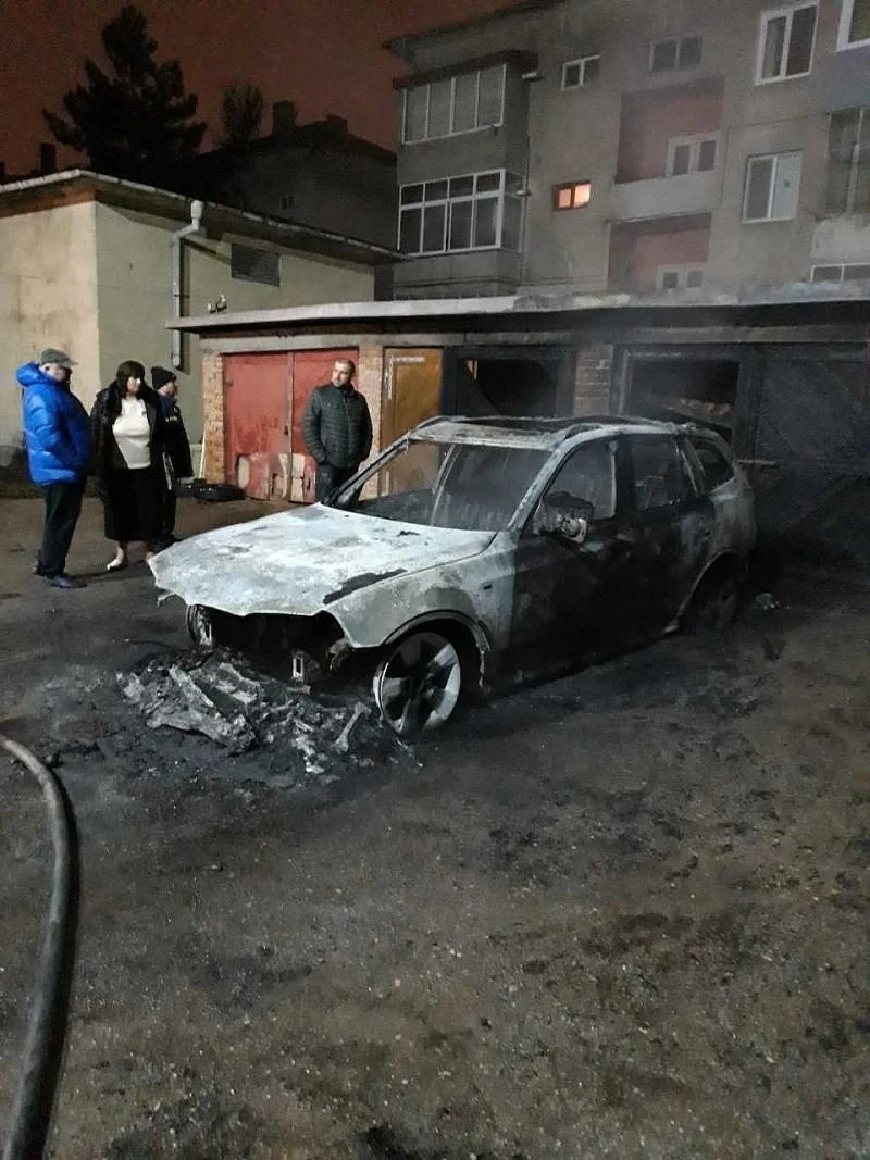 Подпалиха колите на свидетели по Суджукгейт
