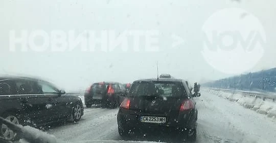 30 шофьори на камиони останаха без книжки след блокадата на Хемус