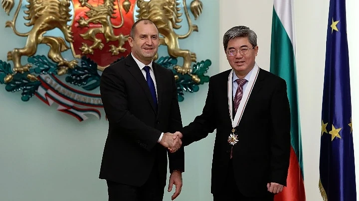 Президентът Румен Радев награди посланика на Китай в България с орден \