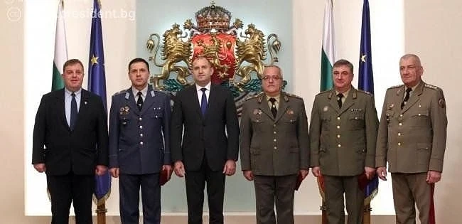 Президентът произведе трима висши офицери
