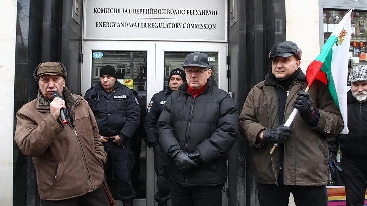КЕВР вдигна цените на водата и газа 
