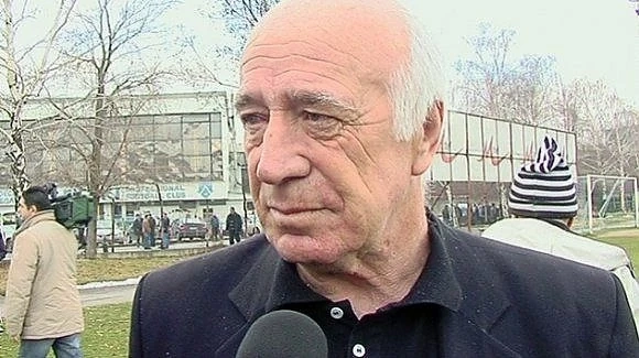 Шеф в Левски успокои феновете за лиценза
