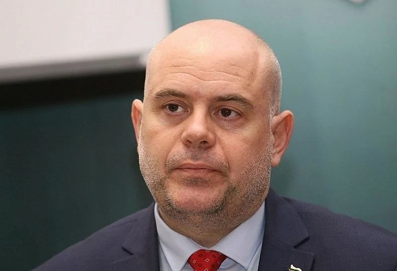 Банев искал убежище в Русия, говорил от килията по телефон, скрит в кутия от сок