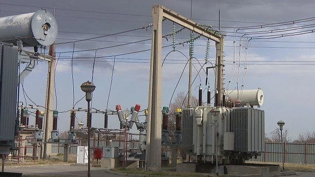 Тристранката се събира извънредно заради тока за бизнеса