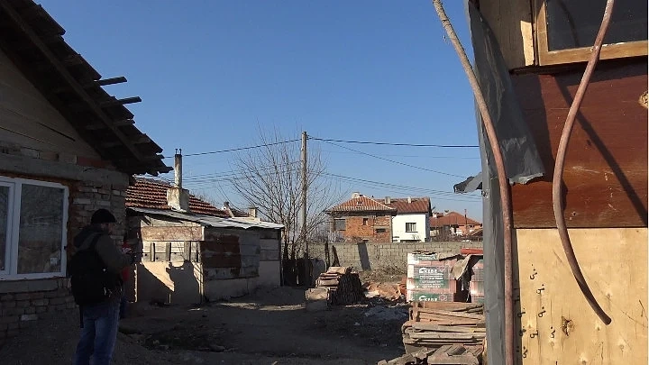 В ромския квартал на Войводиново има само един законово присъединен към ел. мрежата потребител 