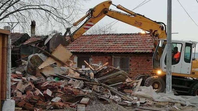 В незаконната махала във Войводиново имало частно Енерго