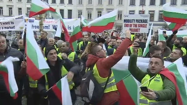 Българските превозвачи излязоха на протест в Брюксел 